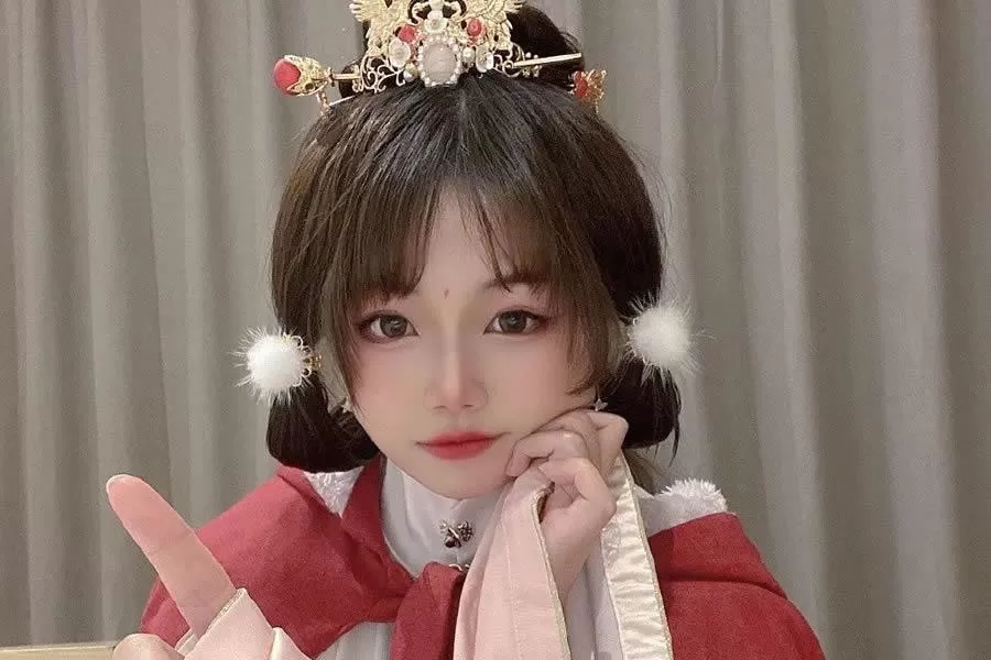 七月喵子脸红壁纸